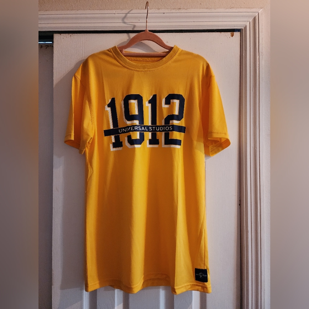 NWT Universal Studios Tshirt